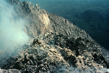 https://volcano.oregonstate.edu/sites/volcano.oregonstate.edu/files/vwdocs/volc_images/southeast_asia/indonesia/Merapi2.jpg