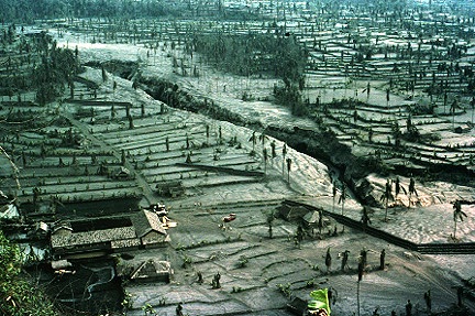 https://volcano.oregonstate.edu/sites/volcano.oregonstate.edu/files/vwdocs/volc_images/southeast_asia/indonesia/View_of_Kadong.jpg