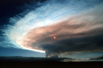 Sun seen through gas plume from Pu�u �Ō�ō, viewed from Uwekahuna ov...
